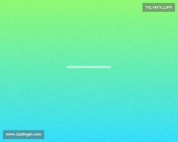 麦克托米奈西装搭配蓝白细条纹衬衫亮相温网帅气十足引领时尚潮流